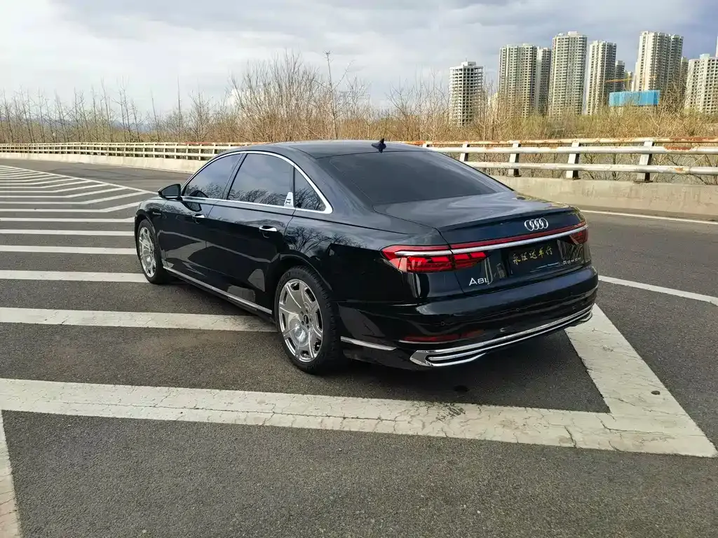 Audi A8 — фото 7