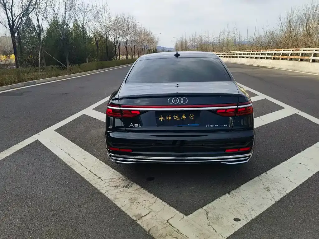 Audi A8 — фото 8