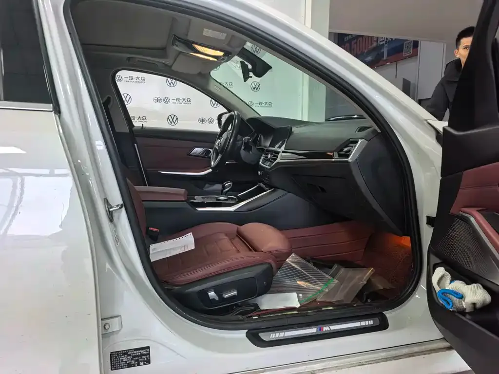 BMW 3 Series 2021 из CN, фото 10