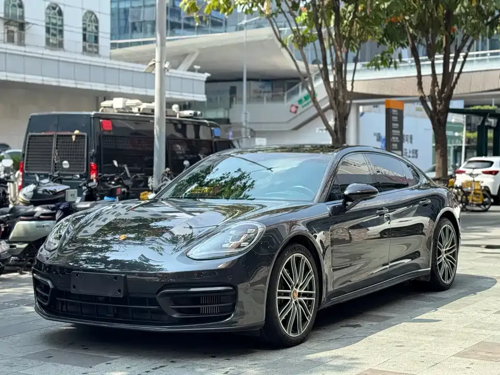 Porsche Panamera — фото 1
