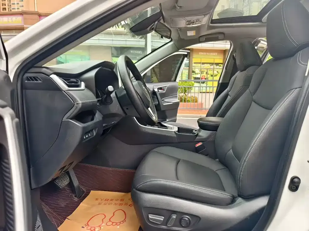 Toyota RAV4 2022 из CN, фото 2