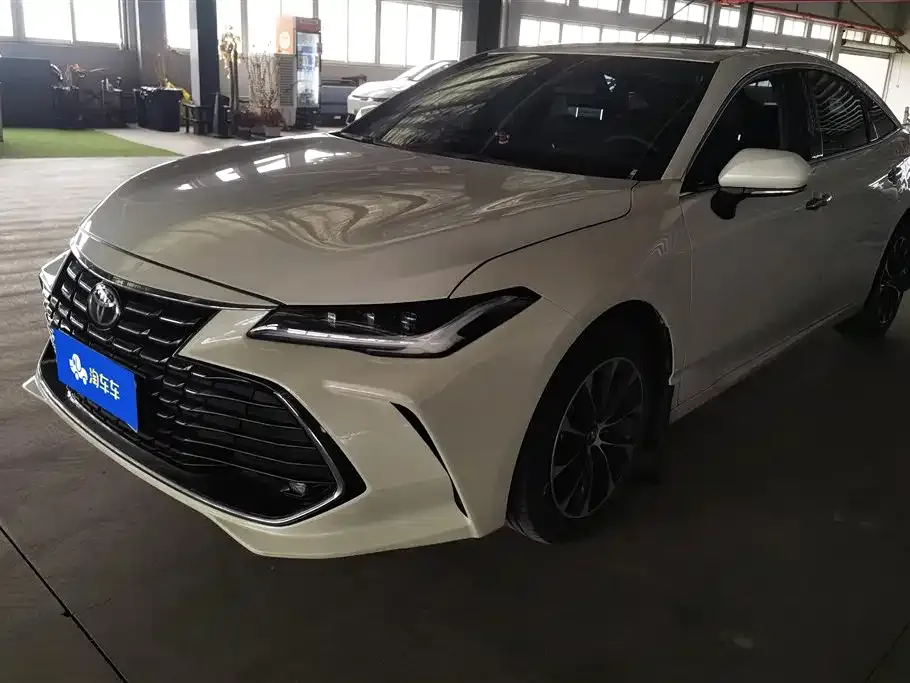 Toyota Avalon — фото 1
