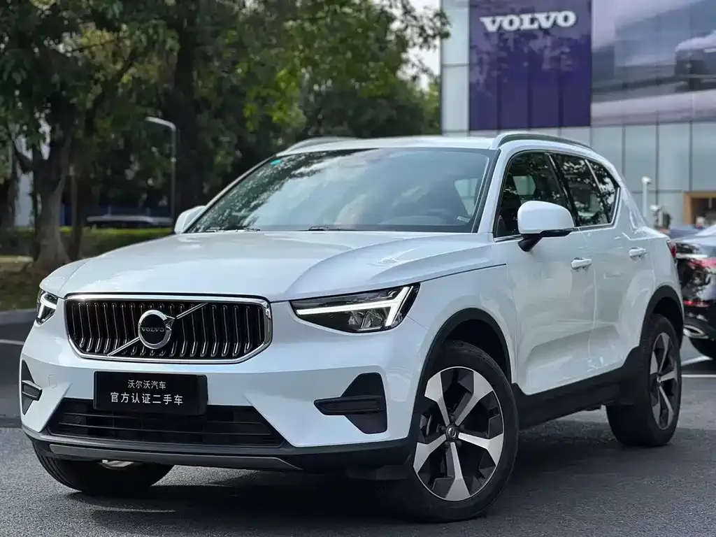 Volvo XC40 — фото 1