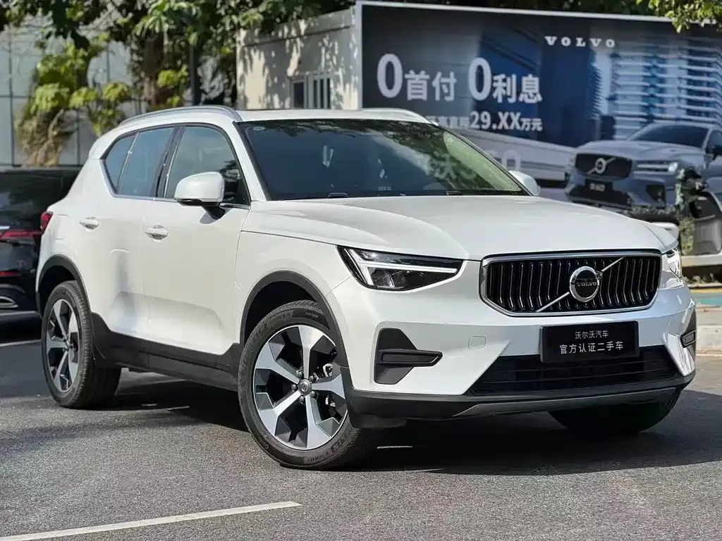 Volvo XC40 — фото 4