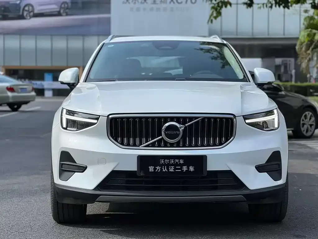 Volvo XC40 — фото 7