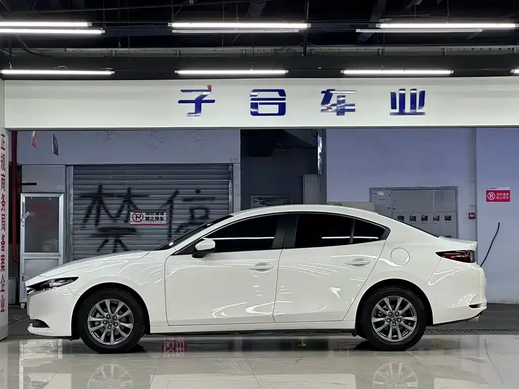 Mazda 3 Axela 2022 из CN, фото 3