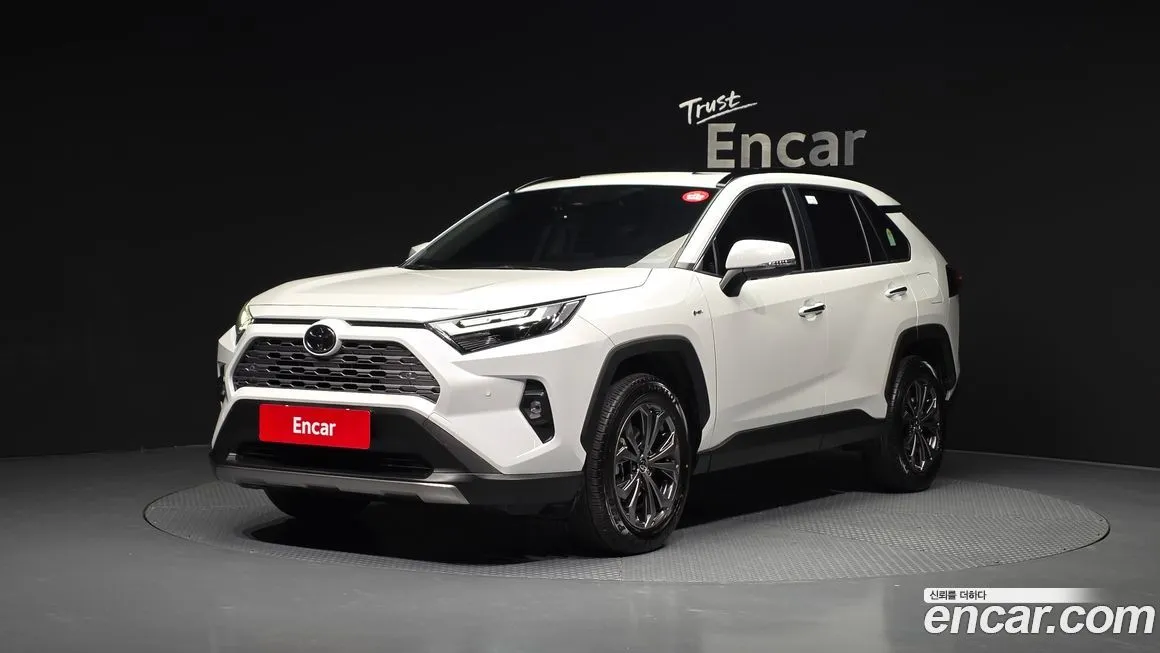 Toyota RAV4 — фото 1