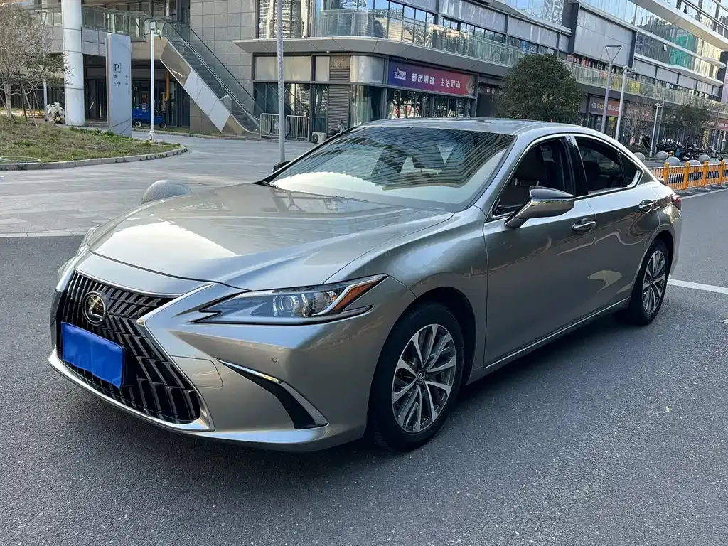 Lexus ES — фото 1