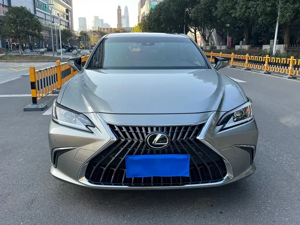 Lexus ES — фото 8