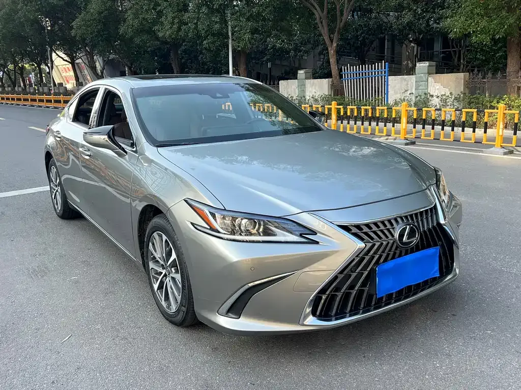 Lexus ES — фото 9