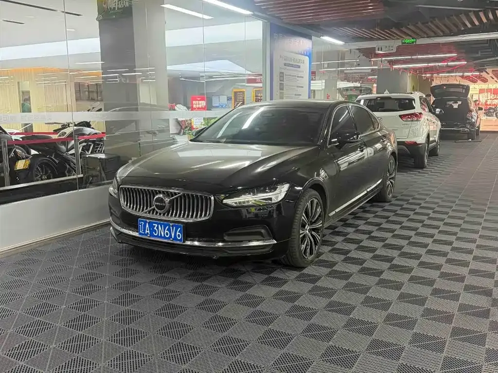 Volvo S90 — фото 1