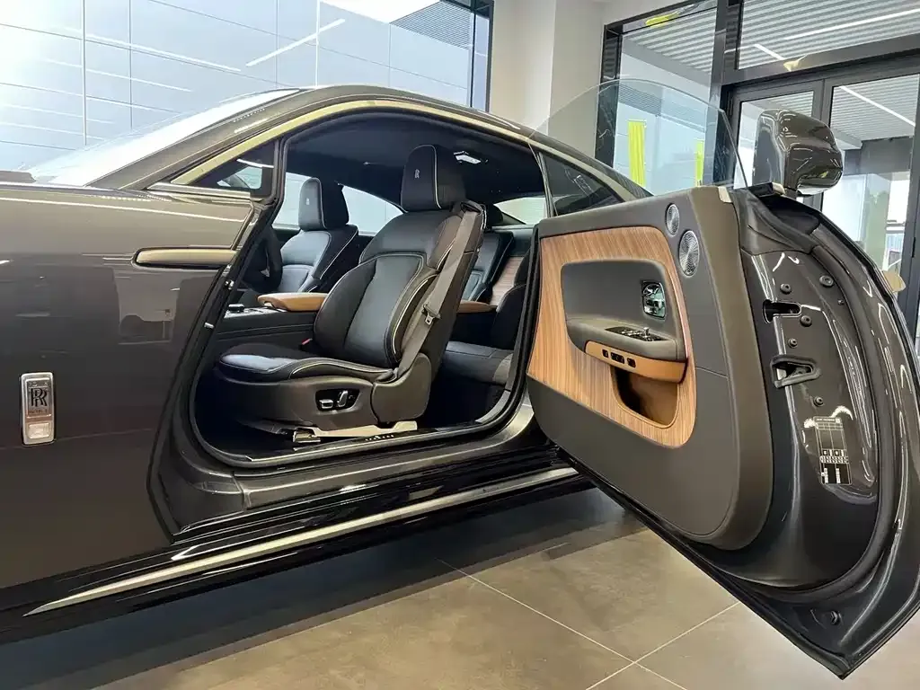 Rolls-Royce Phantom 2025 из CN, фото 10