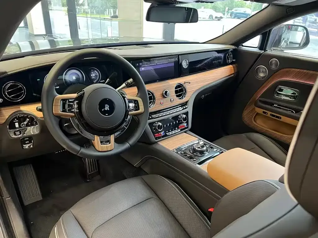Rolls-Royce Phantom 2025 из CN, фото 5
