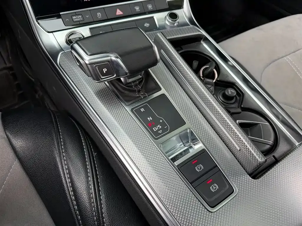 Audi A6L — фото 2