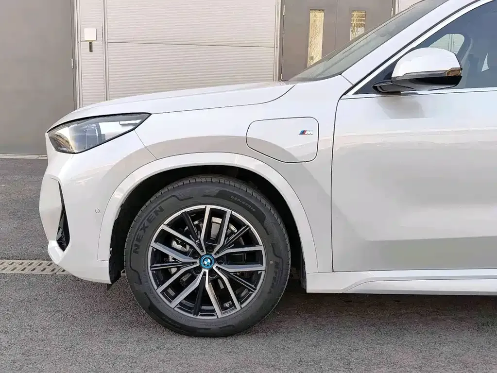 BMW iX1 2025 из CN, фото 4