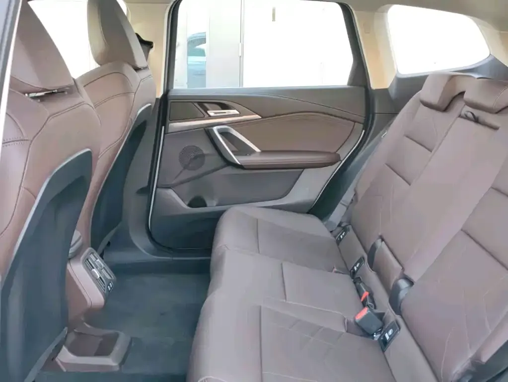 BMW iX1 2025 из CN, фото 3