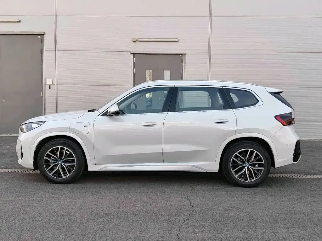 BMW iX1 2025 из CN, фото 6