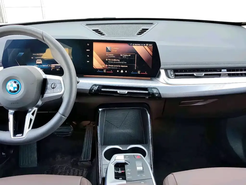 BMW iX1 2025 из CN, фото 7