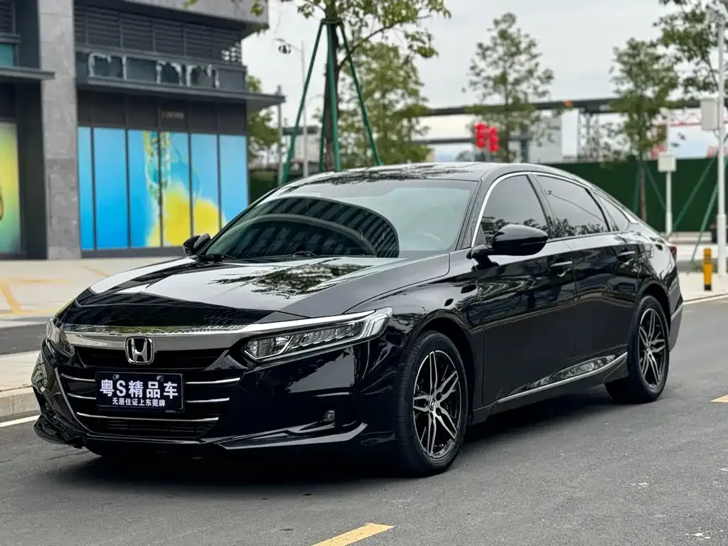 Honda Accord — фото 1