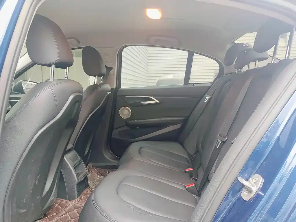 BMW 1 Series 2021 из CN, фото 2