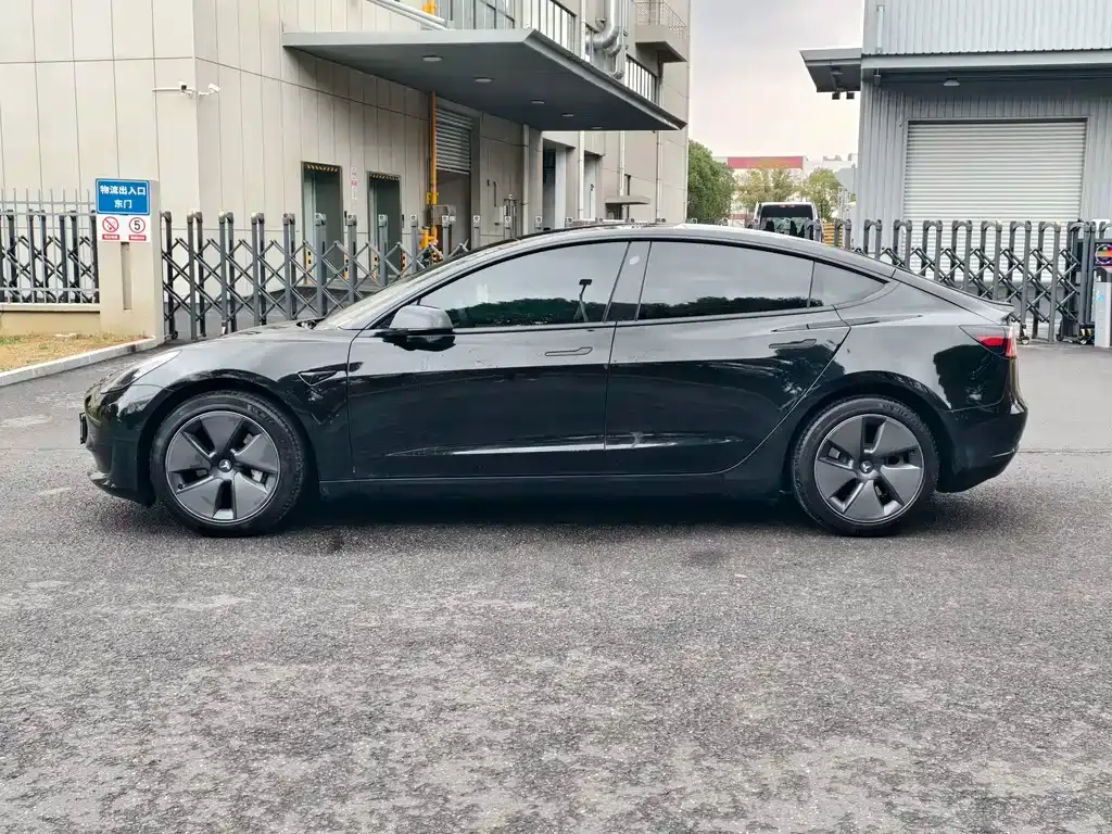 Tesla Model 3 — фото 6