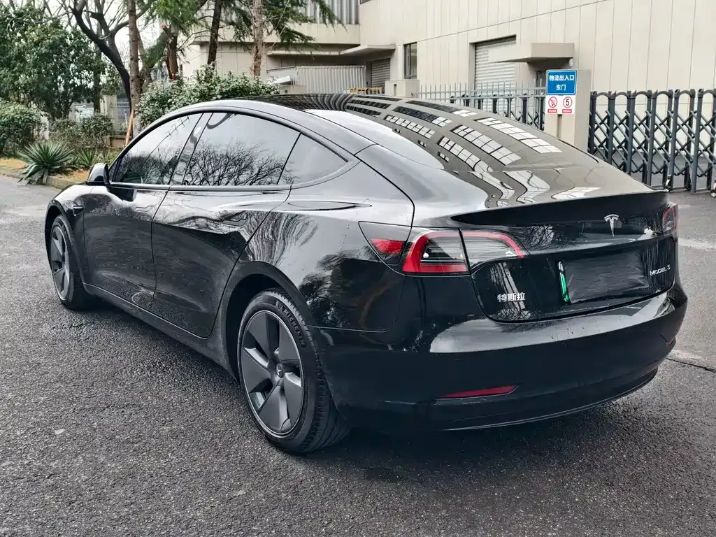 Tesla Model 3 — фото 4