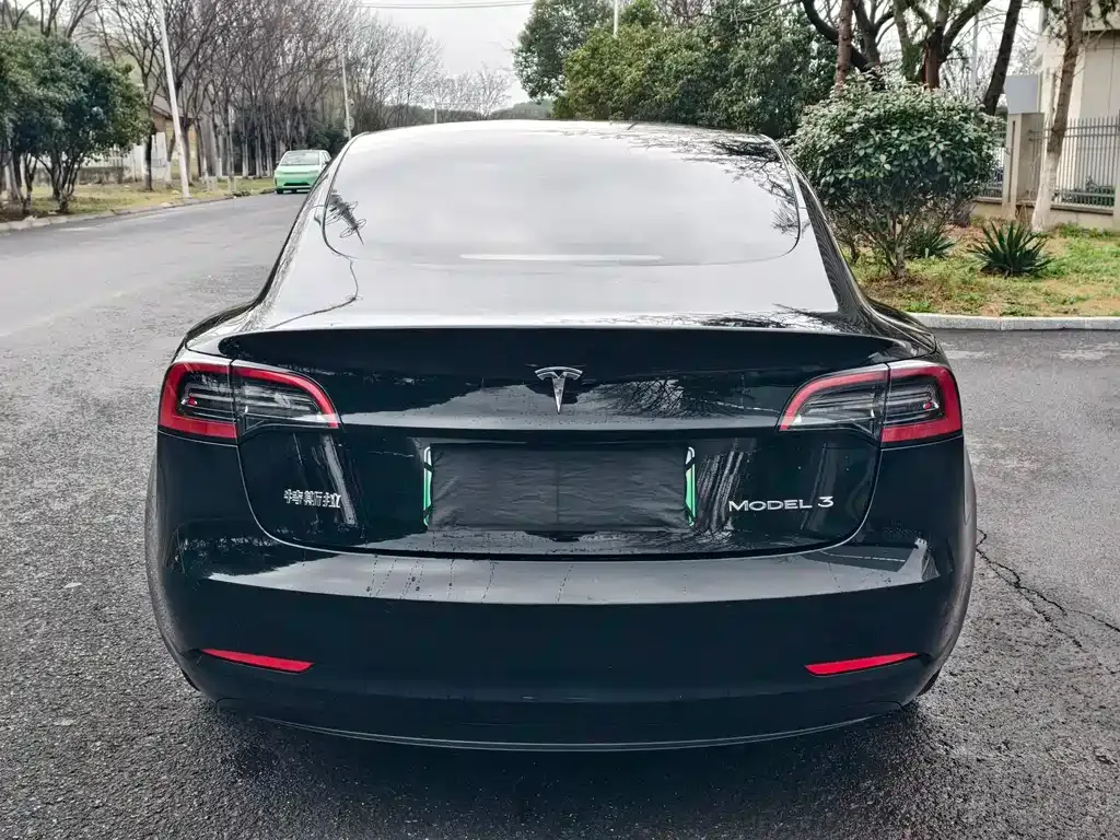 Tesla Model 3 — фото 9