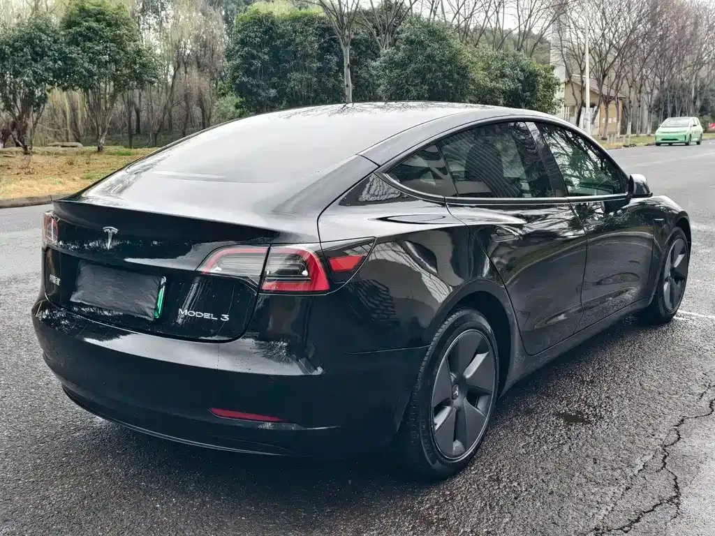 Tesla Model 3 — фото 5