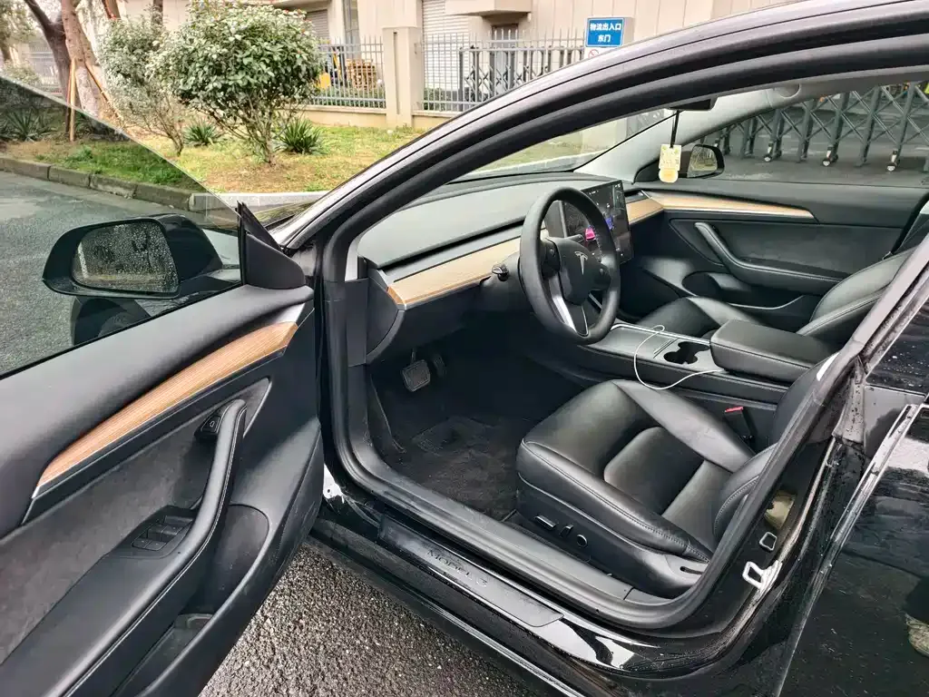 Tesla Model 3 — фото 10