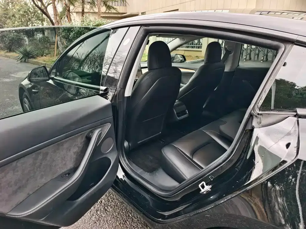 Tesla Model 3 — фото 3