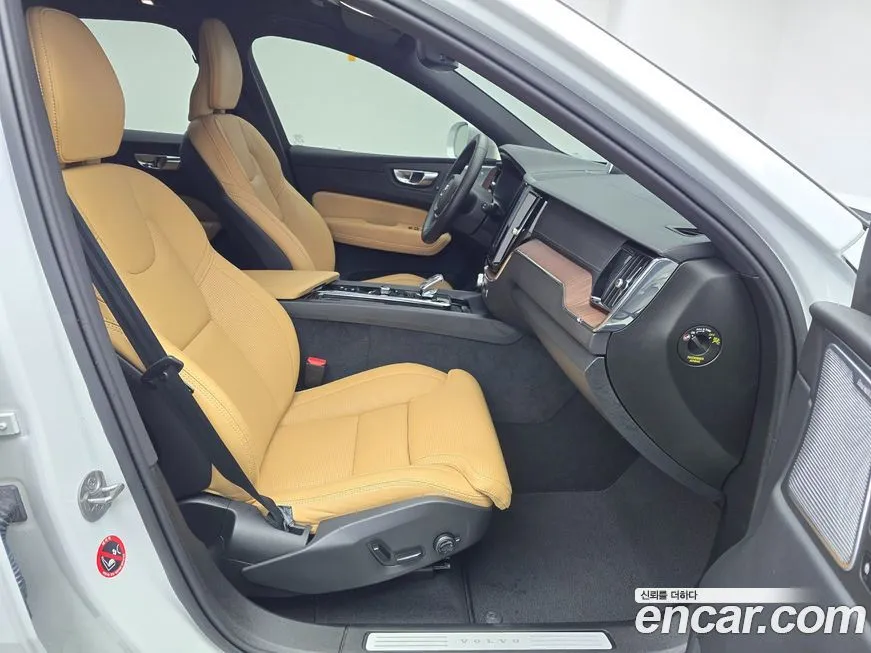 Volvo XC60 — фото 10
