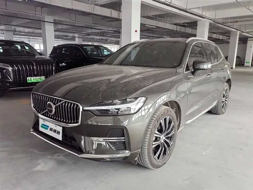 Volvo XC60 — фото 1