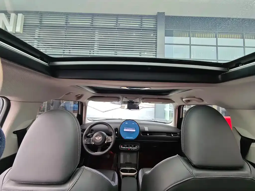 MINI Cooper (3-door) 2025 из CN, фото 2