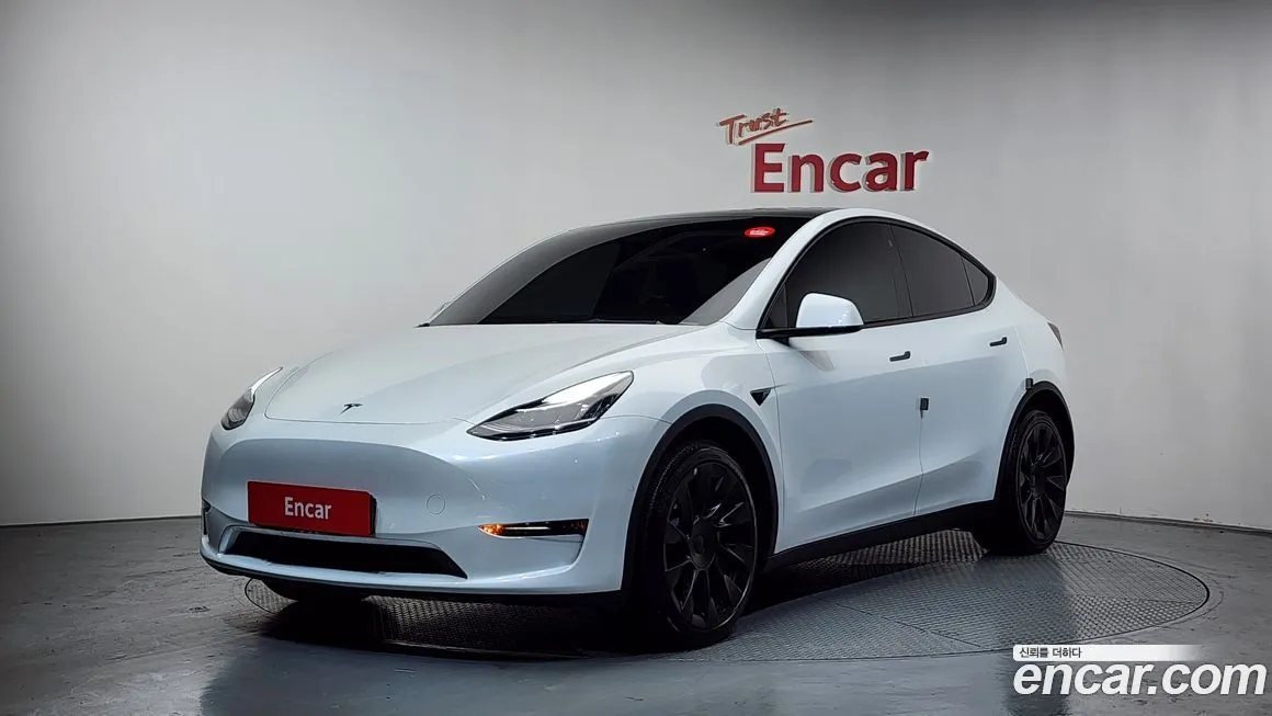 Tesla Model Y — фото 1