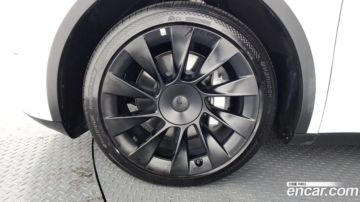 Tesla Model Y — фото 5