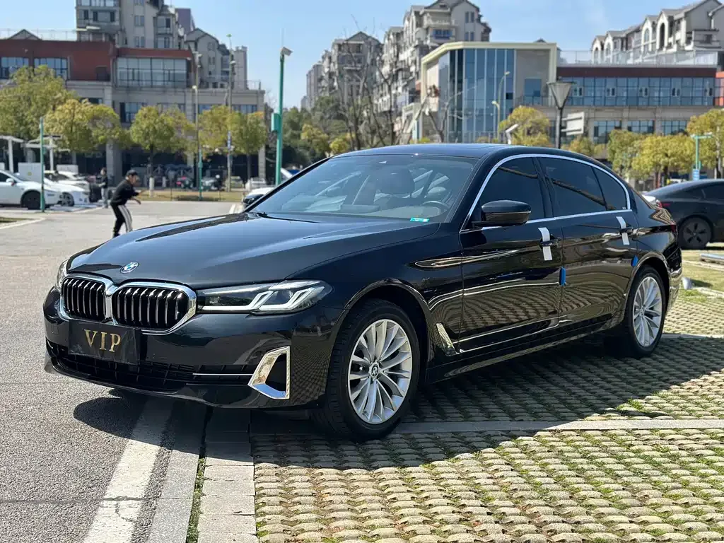 BMW 5 Series — фото 1