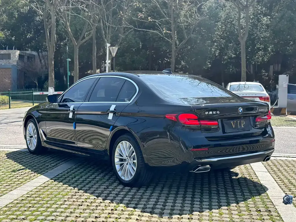 BMW 5 Series — фото 10