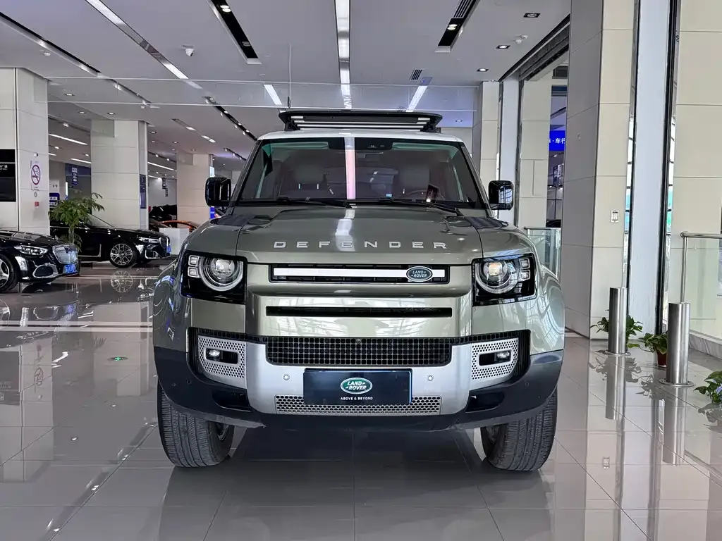 Land Rover Defender — фото 1
