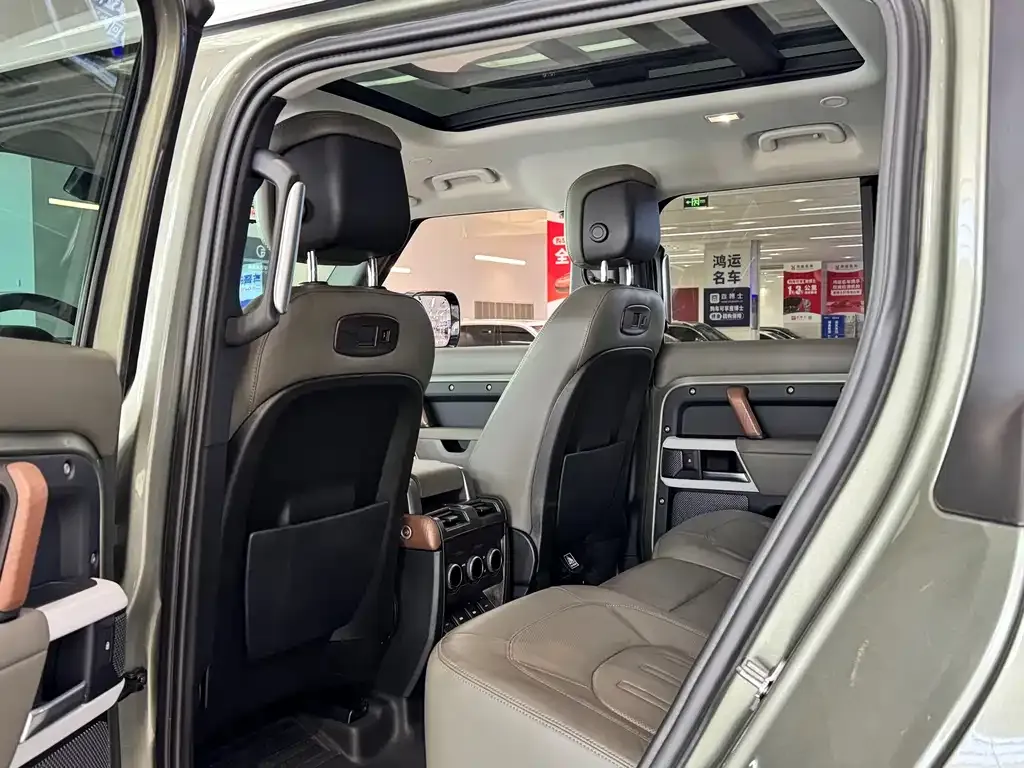 Land Rover Defender — фото 10