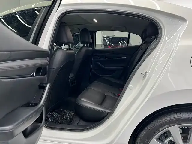 Mazda 3 Axela 2023 из CN, фото 10