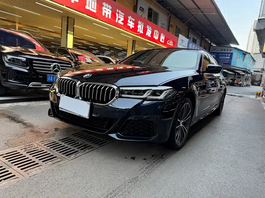 BMW 5 Series — фото 1