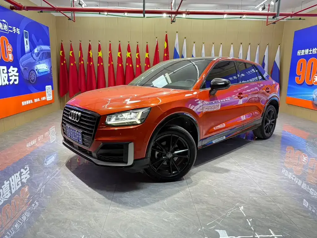 Audi Q2L — фото 1