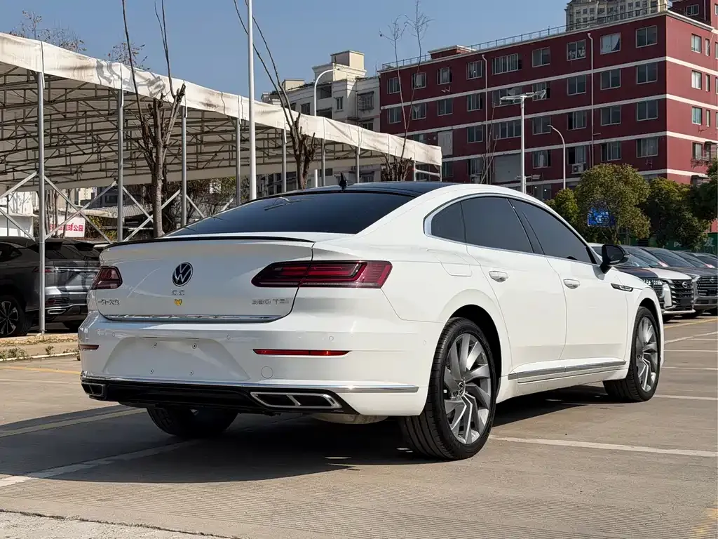 Volkswagen CC 2023 из CN, фото 5