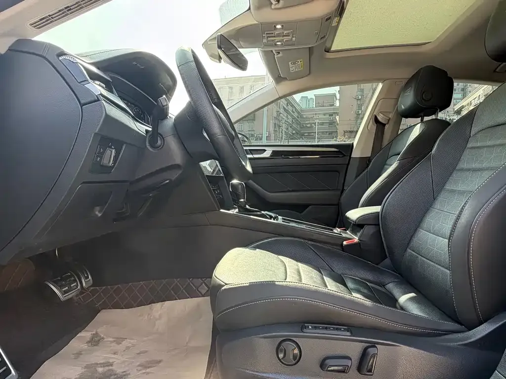 Volkswagen CC 2023 из CN, фото 7