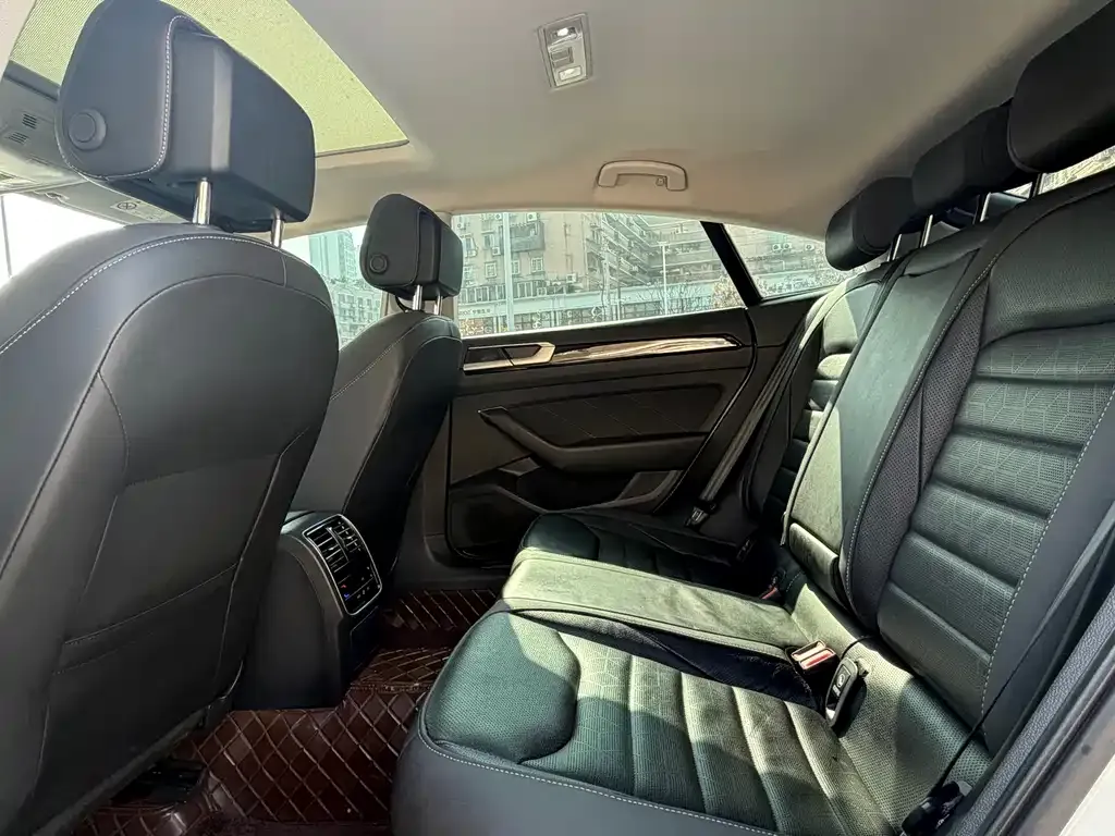 Volkswagen CC 2023 из CN, фото 4