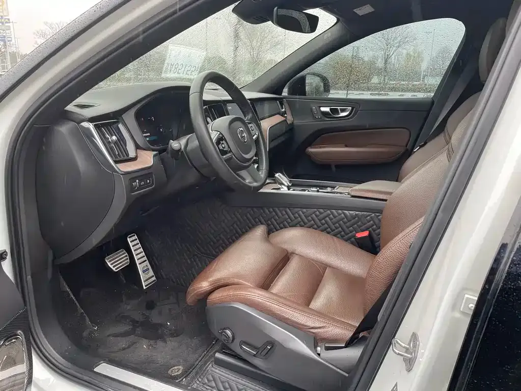 Volvo XC60 PHEV 2021 из CN, фото 7
