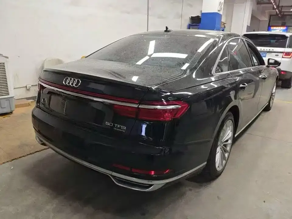 Audi A8 — фото 3