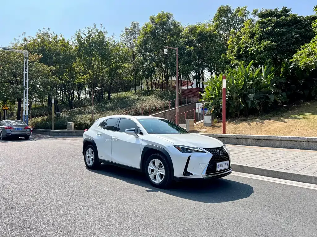 Lexus UX — фото 10