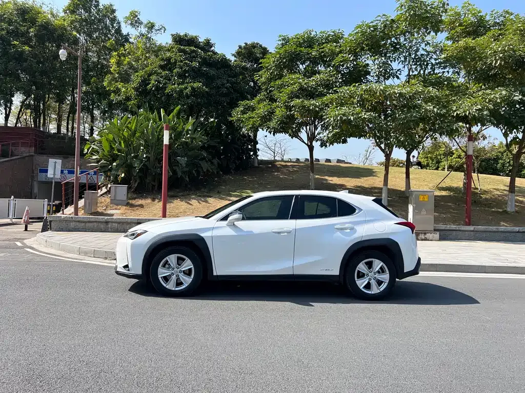 Lexus UX — фото 9