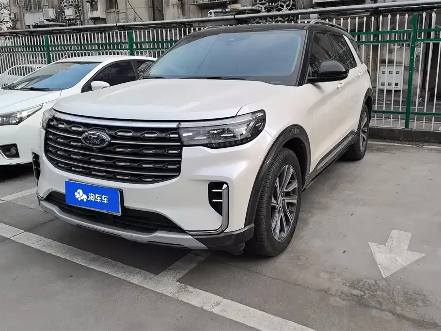Ford Explorer 2023 из CN, фото 1